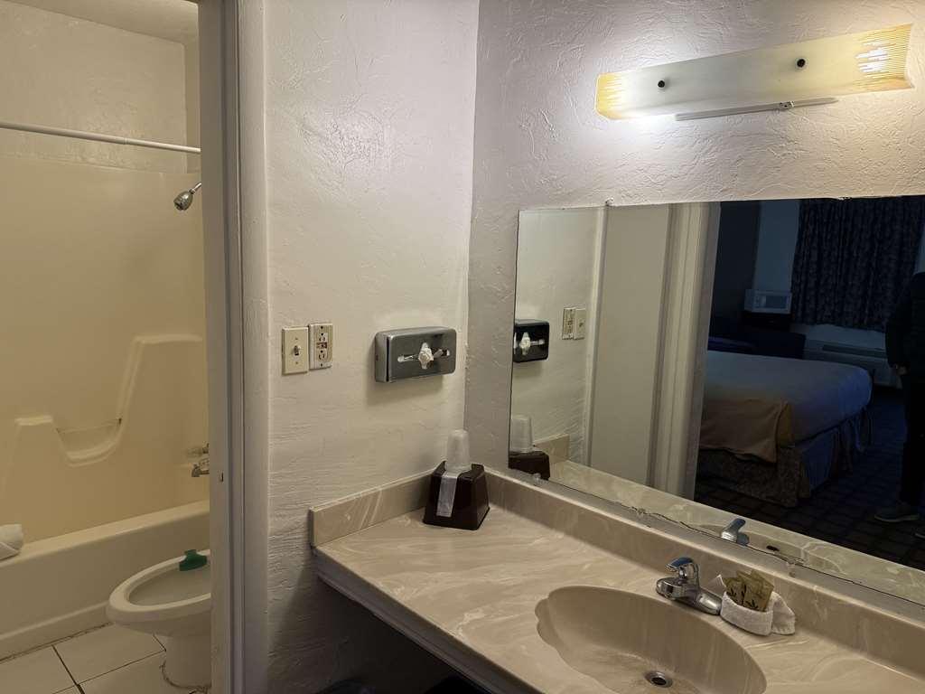 Americas Best Value Inn Уэндовер Номер фото