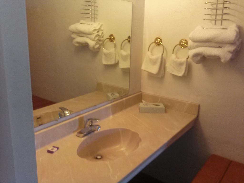 Americas Best Value Inn Уэндовер Номер фото